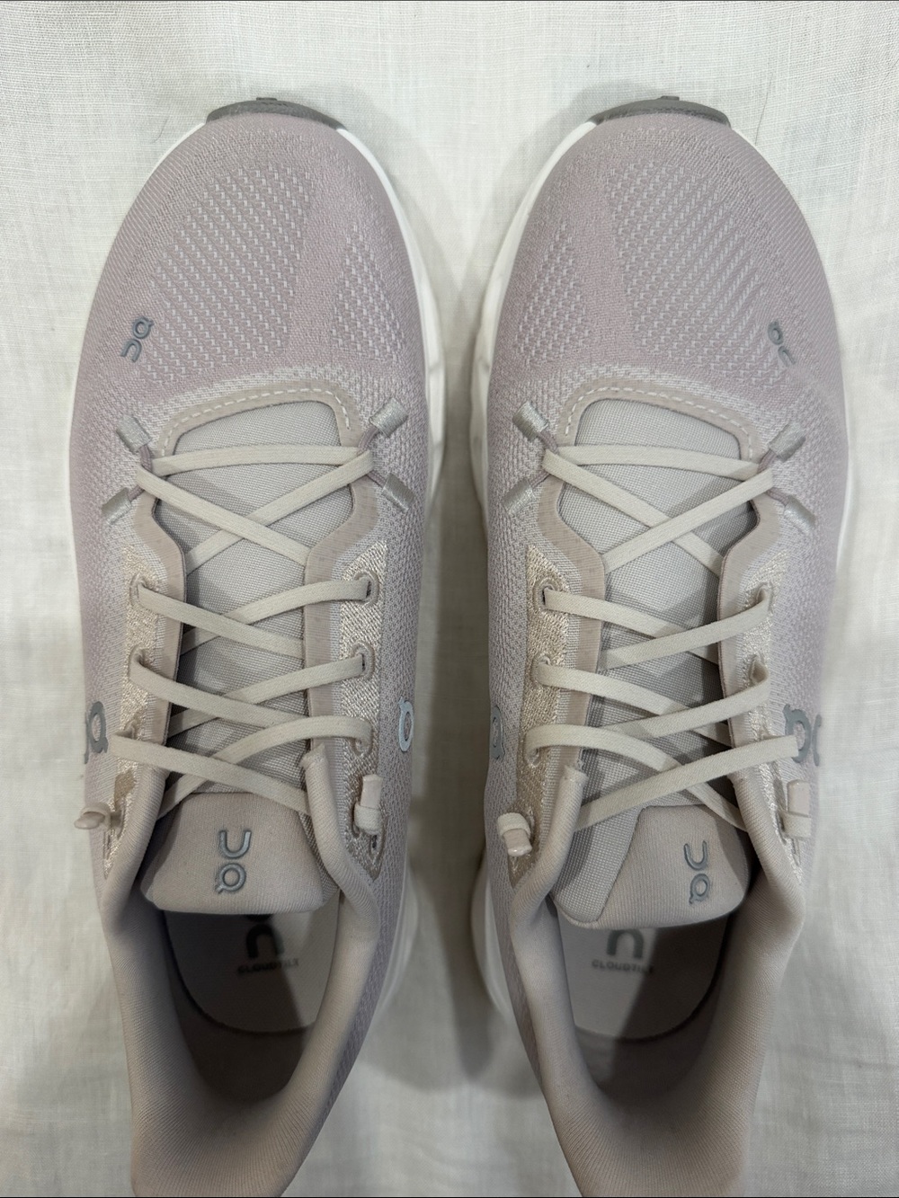 OnCloud women Cloudtilt lavender|white
BESTSELLER
$170 Running Sneakers Sz 9 NEW - Picture 6 of 10